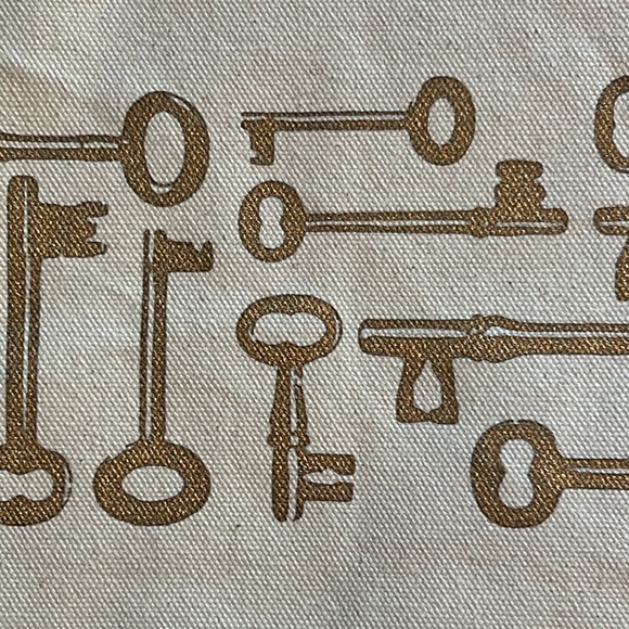 tote w/leather straps-gold keys & skeleton keyhole in gold on natural canvas-NWT - Picture 5 of 13